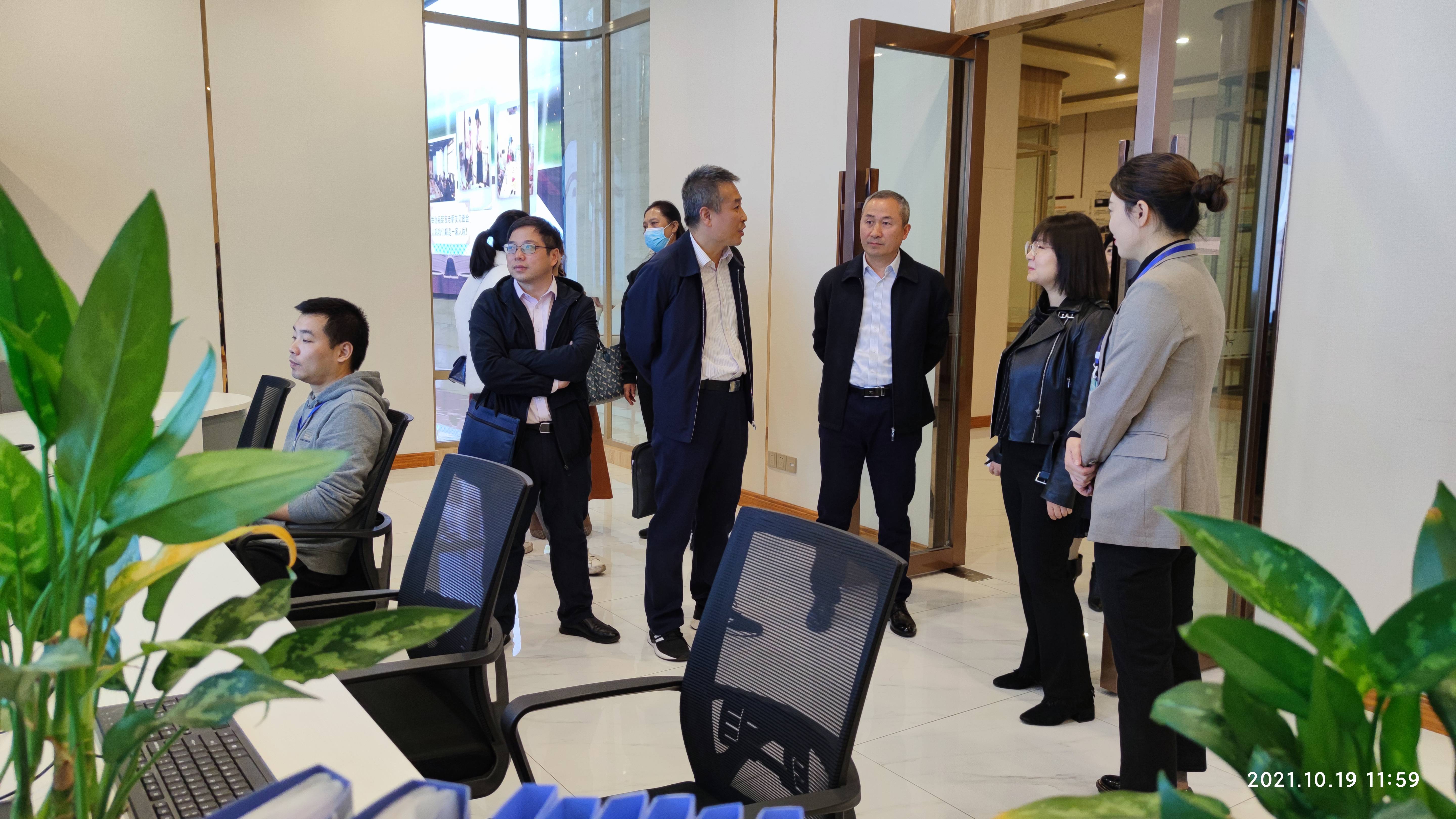 市財政局、民政局領導到春江酒城嘉苑視察瀘州智慧養老服務平臺 